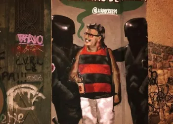Grafiteiro homenageia refém que deixou sequestro em bar na Lapa levando garrafa de cerveja