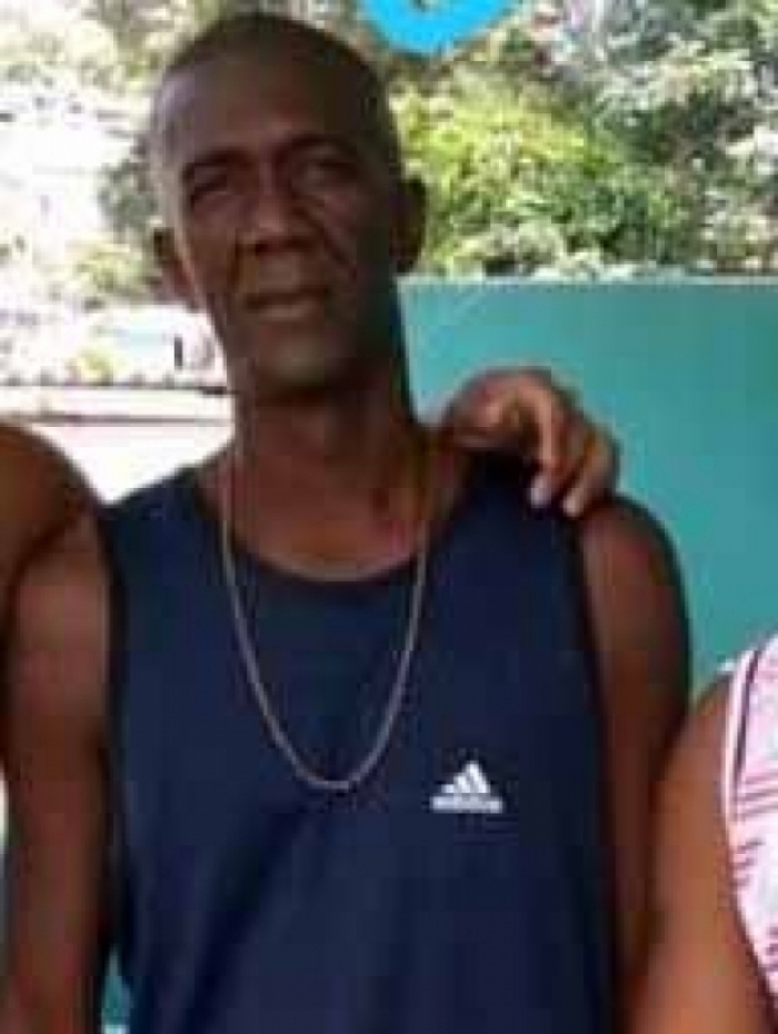 Mulher morre ao ser esfaqueada pelo ex-marido na frente da filha