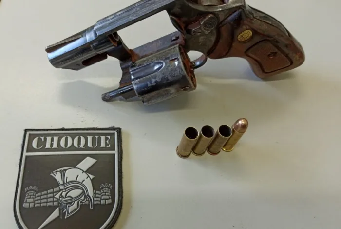 Homem abre fogo em feira por causa de pastel e é baleado por policial de folga