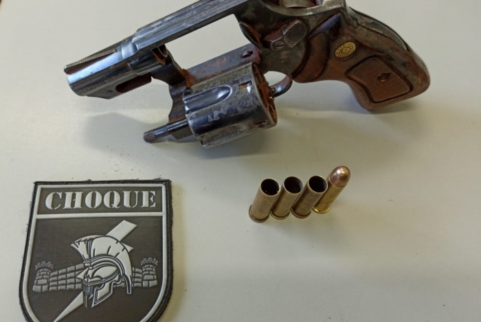 Homem abre fogo em feira por causa de pastel e é baleado por policial de folga