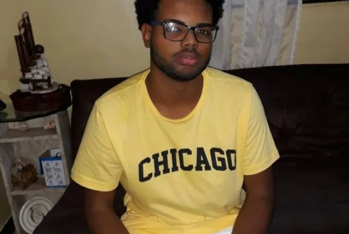 Jovem fica ferido após explosão de bomba no bloco da Favorita