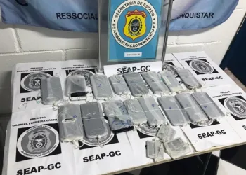 Seap apreende 24 celulares e relógio smart em Bangu 3