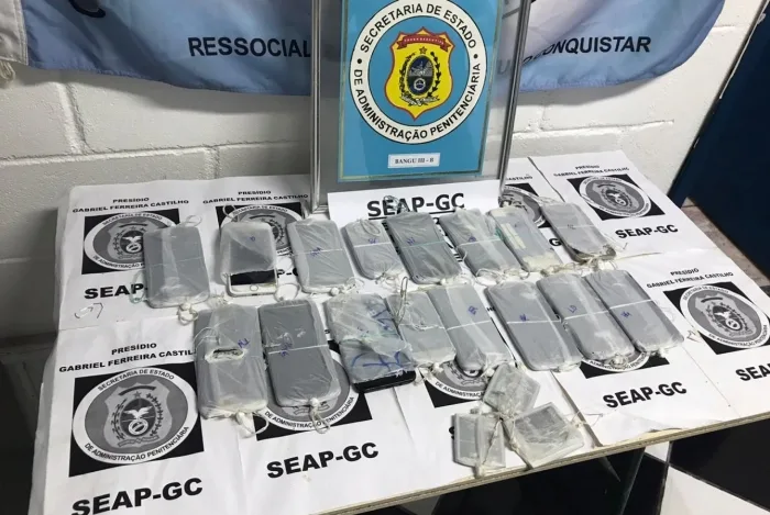 Seap apreende 24 celulares e relógio smart em Bangu 3