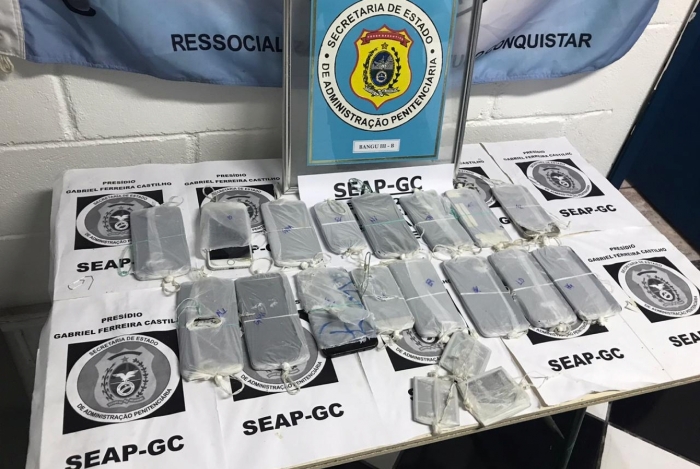 Seap apreende 24 celulares e relógio smart em Bangu 3