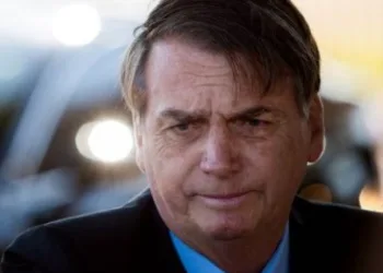 Em meio à crise EUA x Irã, brasileiros pedem #BolsonaroFicaCalado