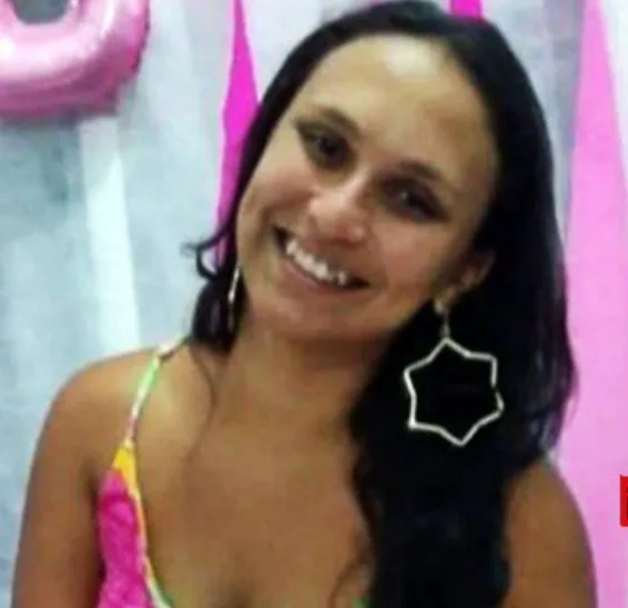 Mulher tem casa invadida e é morta a facadas no RJ