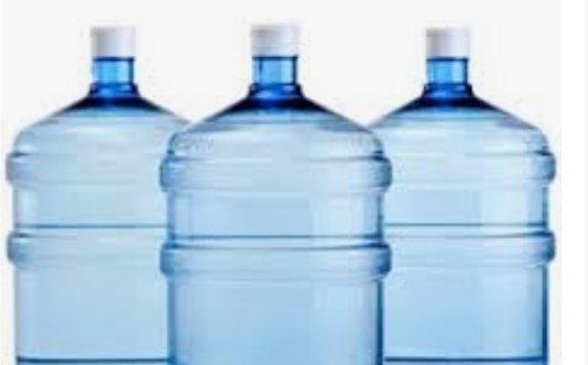 Consumidores que se sentirem lesados com água da Cedae podem entrar na Justiça