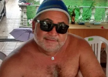 Pai morre enquanto mantinha relação sexual com a filha de 46 anos em motel .