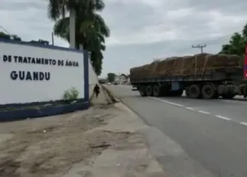Cedae recebe máquinas para combater poluição na água consumida no Rio