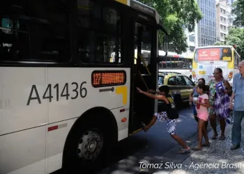 Rio: empresas de ônibus têm até setembro para climatizar toda a frota