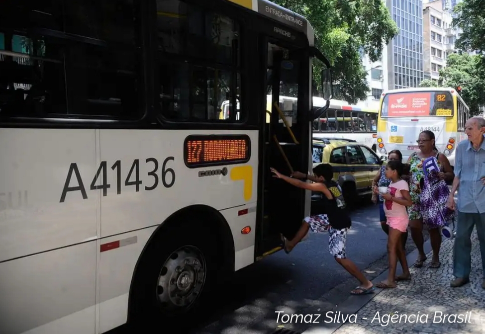 Rio: empresas de ônibus têm até setembro para climatizar toda a frota