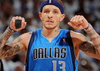 Ex-jogador da NBA é visto na rua pedindo dinheiro