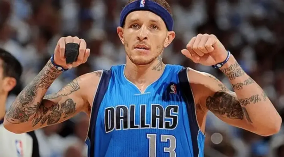 Ex-jogador da NBA é visto na rua pedindo dinheiro