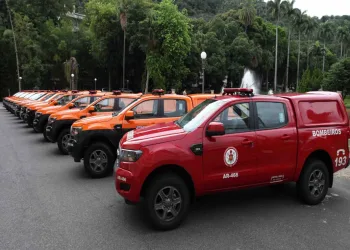 Defesa Civil e Bombeiros recebem viaturas e equipamentos operacionais