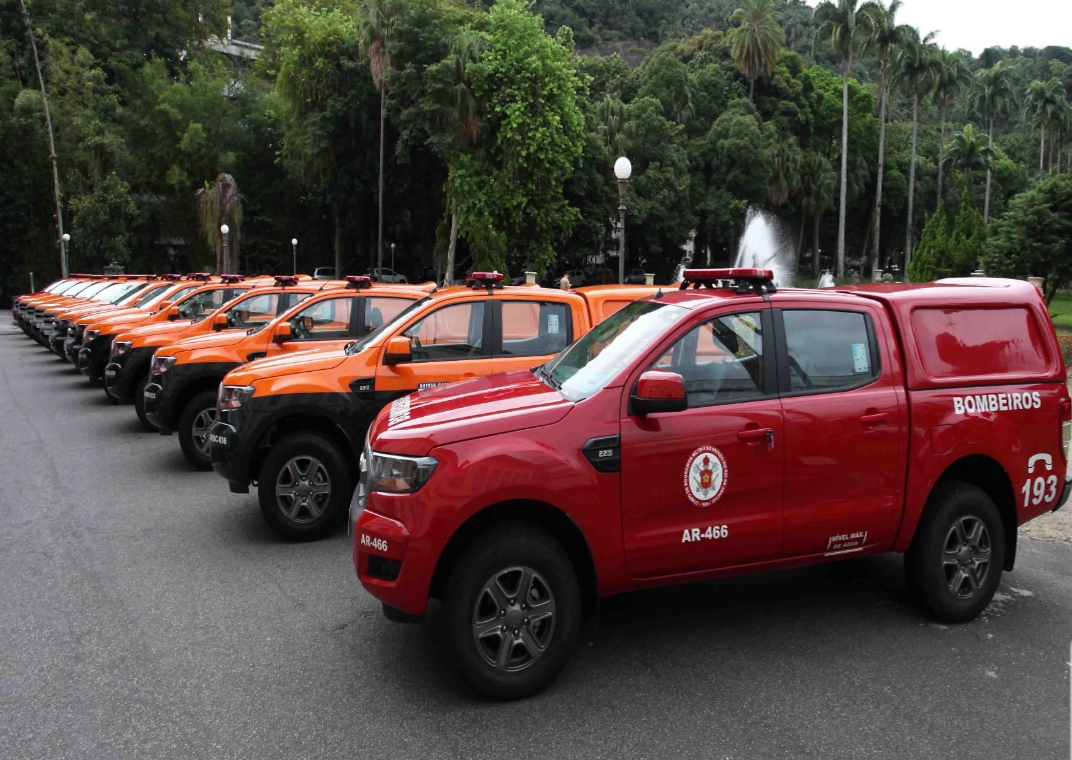 Defesa Civil e Bombeiros recebem viaturas e equipamentos operacionais