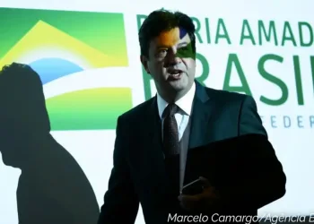 Ministro confirma primeiro caso suspeito de coronavírus no Brasil