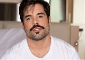 Galã da Globo apresenta o seu marido em evento e fotos são de tirar o fôlego