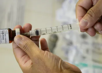 Prefeitura realiza campanha para ampliar cobertura de vacinação contra o sarampo na alta temporada