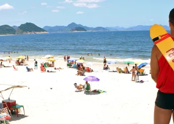 Corpo de Bombeiros reforça orientações aos banhistas para evitar afogamentos