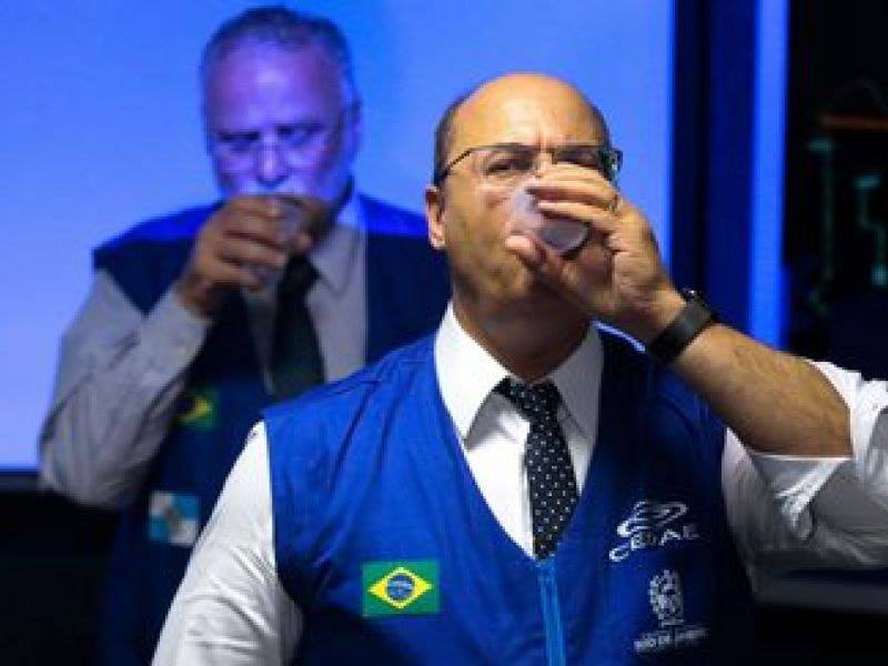 ATUALIZANDO!! GOVERNADOR FOI INTERNADO AS PRESSAS EM HOSPITAL DO RJ!! FOI A ÁGUA?