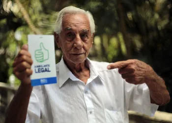 Ambulante Legal: programa chega a 7 mil beneficiados com mais 196 crachás entregues