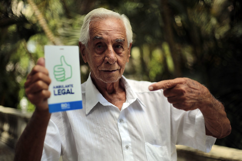 Ambulante Legal: programa chega a 7 mil beneficiados com mais 196 crachás entregues