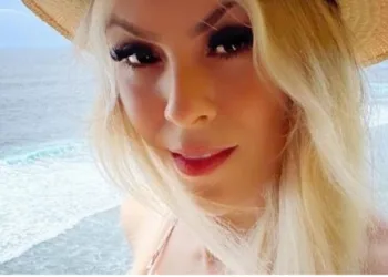 Renata Fan se impressiona com praia em Bali; mas fãs reparam em outra coisa