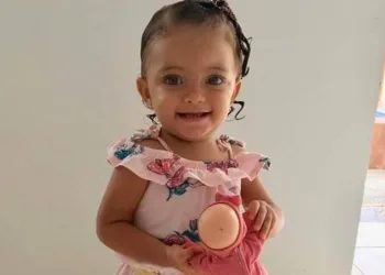 BEBÊ DE 1 ANO MORRE APÓS CAIR EM PISCINA DE CASA
