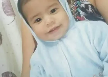MÃE E PADRASTO SÃO PRESOS APÓS BEBÊ SER MORTO A SOCOS E DENTADAS