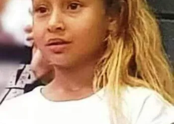 OI, meu nome é EMANOELLY PESTANA DE CASTRO! Eu só tinha 8 aninhos”