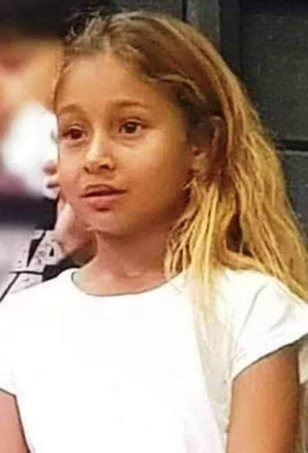 OI, meu nome é EMANOELLY PESTANA DE CASTRO! Eu só tinha 8 aninhos”