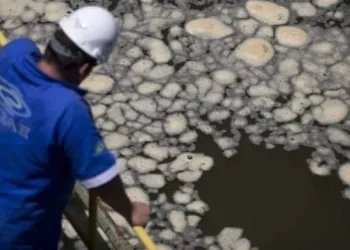 DESPEJO DE ESGOTO EM AFLUENTES DO GUANDU PODE COLOCAR A VIDA DO CARIOCA EM RISCO