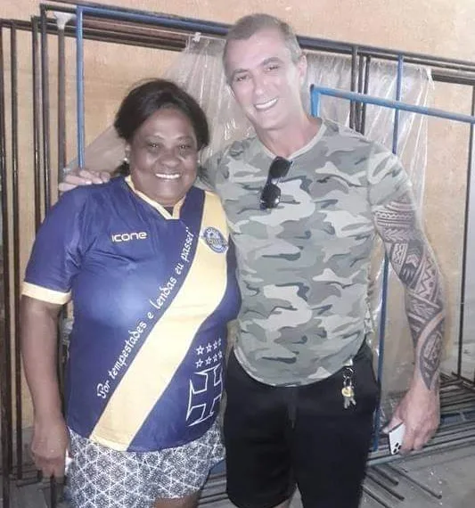 IDOSA MORRE APÓS SER OBRIGADA A PULAR DE ÔNIBUS EM MOVIMENTO DURANTE ASSALTO NO RIO