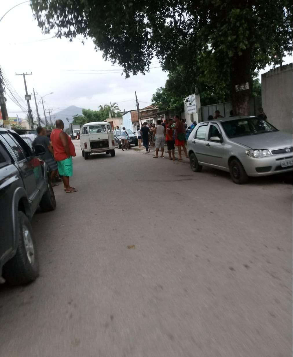 FILA GRANDE E CONFUSÃO EM BUSCA DE ÁGUA EM CAMPO GRANDE