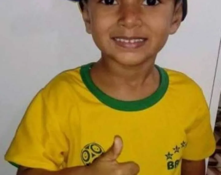 O MENINO BALEADO NA CABEÇA NO RJ TEVE UMA PEQUENA MELHORA