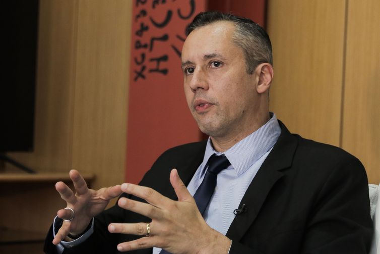 Bolsonaro exonera secretário especial da Cultura, Roberto Alvim