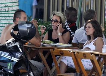 Com câncer no pulmão, Ana Maria Braga fumava há 40 anos; ’50 cigarros por dia’