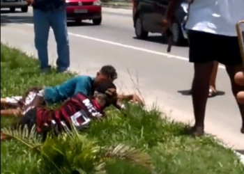 Policial à paisana rende bandidos durante assalto e atira após um deles reagir no RJ