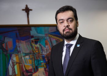 Vice Governador do Rio, Claudio Castro, é internado com meningite viral