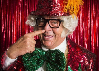 TV: Chacrinha conta a história do Velho Guerreiro