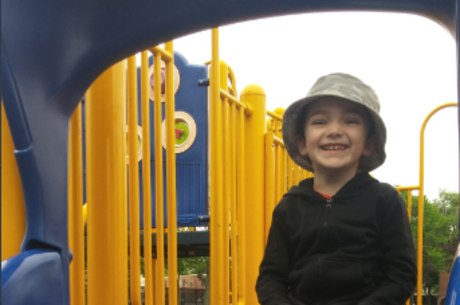 Pai deixa filho de castigo em garagem e criança morre de hipotermia