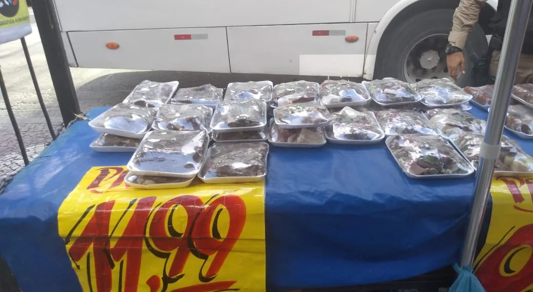 Guarda Municipal apreende mercadorias falsificadas e carnes sem procedência no Calçadão de Bangu