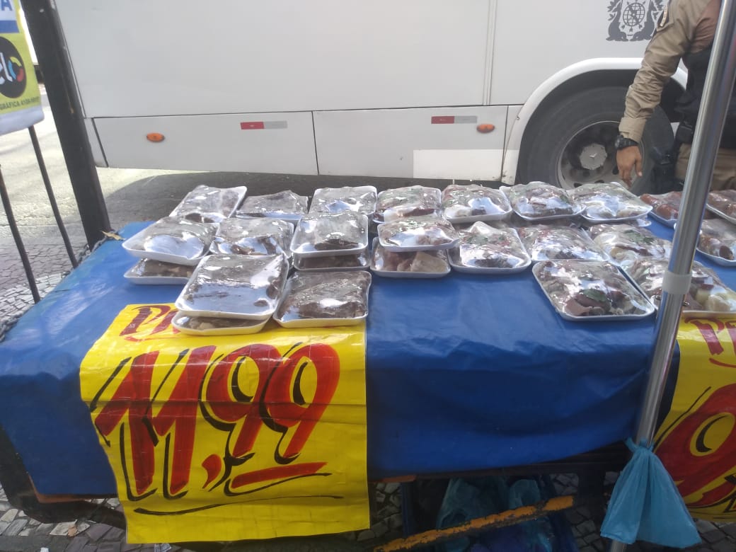 Guarda Municipal apreende mercadorias falsificadas e carnes sem procedência no Calçadão de Bangu