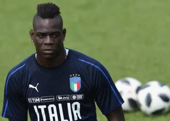 Mário Balotelli sofre acidente de carro no Réveillon