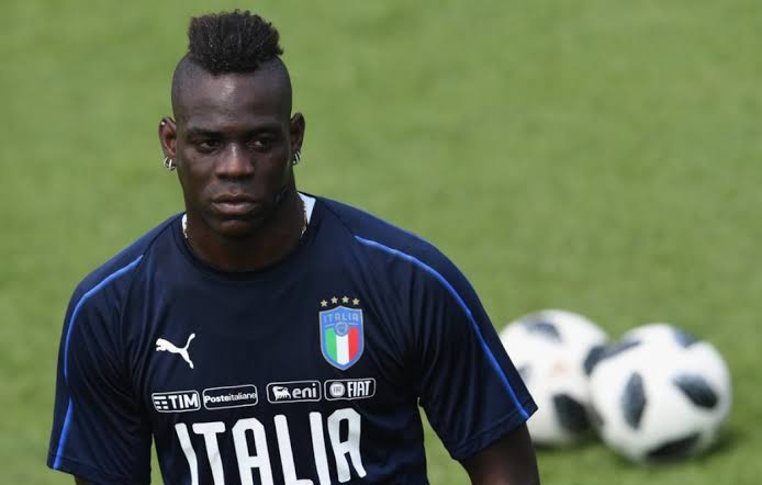 Mário Balotelli sofre acidente de carro no Réveillon
