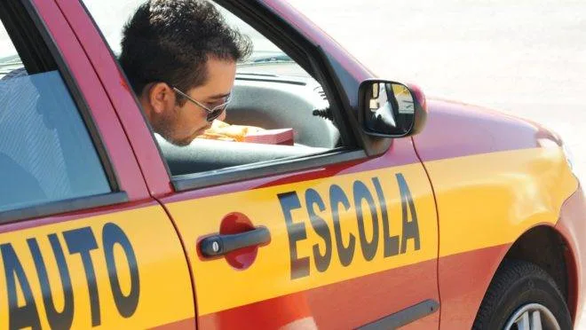 FAZER AUTO ESCOLA PARA TIRAR CARTEIRA DE HABILITAÇÃO PODE NÃO SER MAIS OBRIGATÓRIO