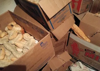 Vigilância Sanitária interdita supermercado na Zona Oeste por falta de higiene