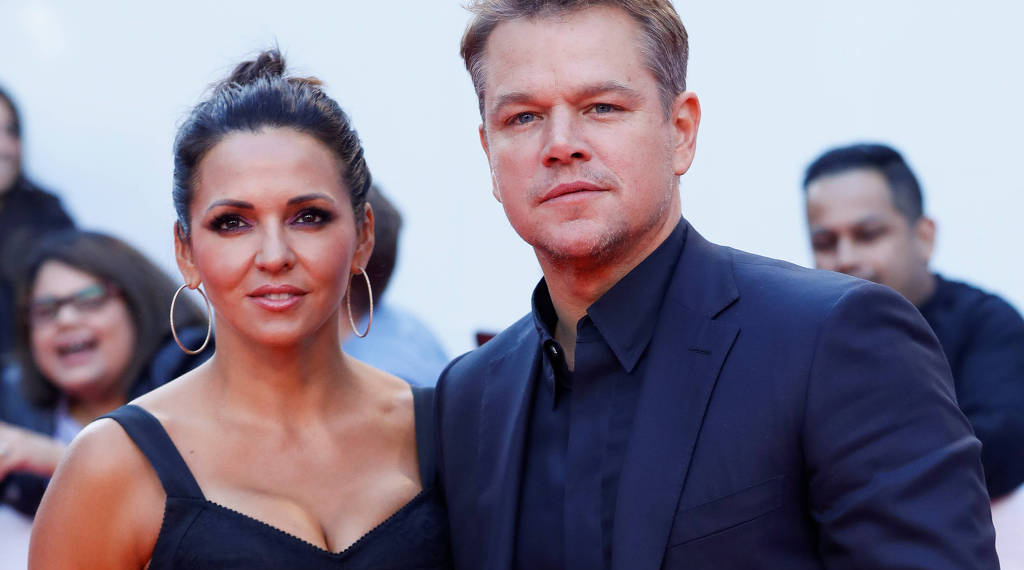 Galã de Hollywood se casa com garçonete argentina