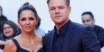 Galã de Hollywood se casa com garçonete argentina