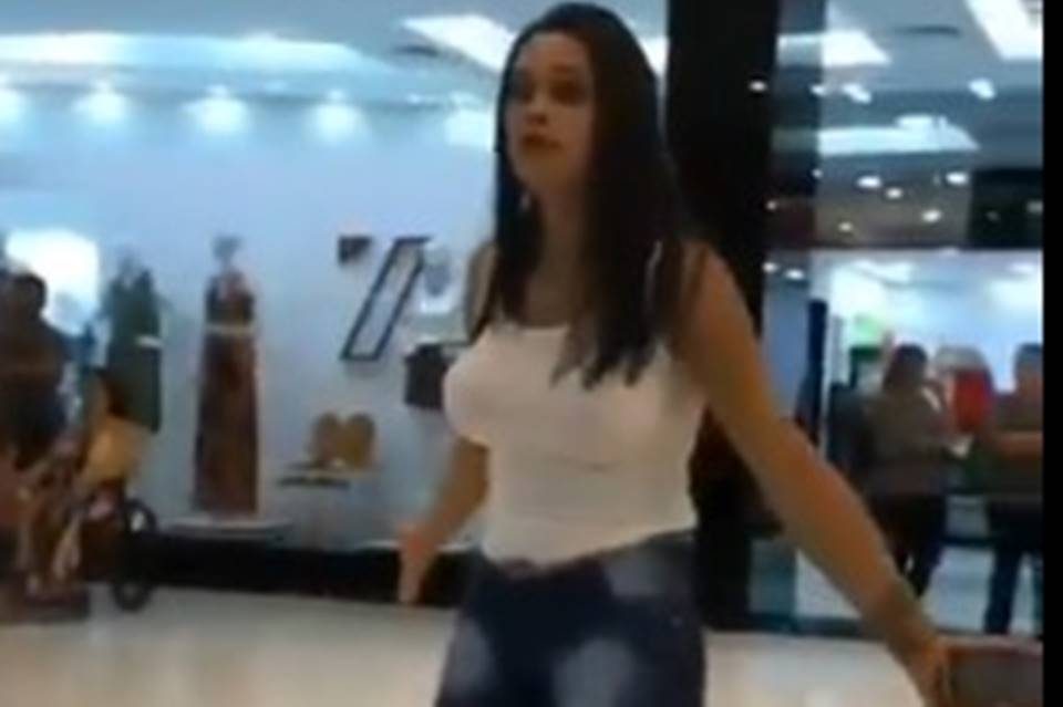 Vídeo: Trans é retirada de banheiro feminino em shopping